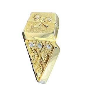 🍭6/$30 Gold tone jewel studded birthday or Christmas present brooch